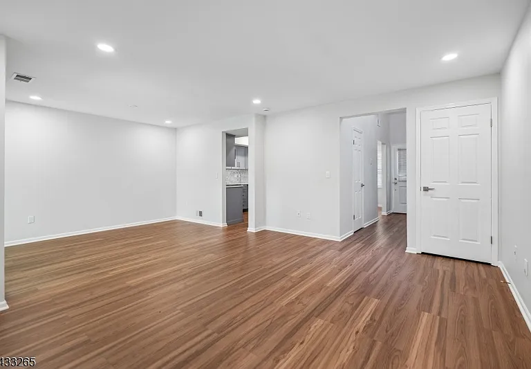 48 Eton Ct — Photo 5