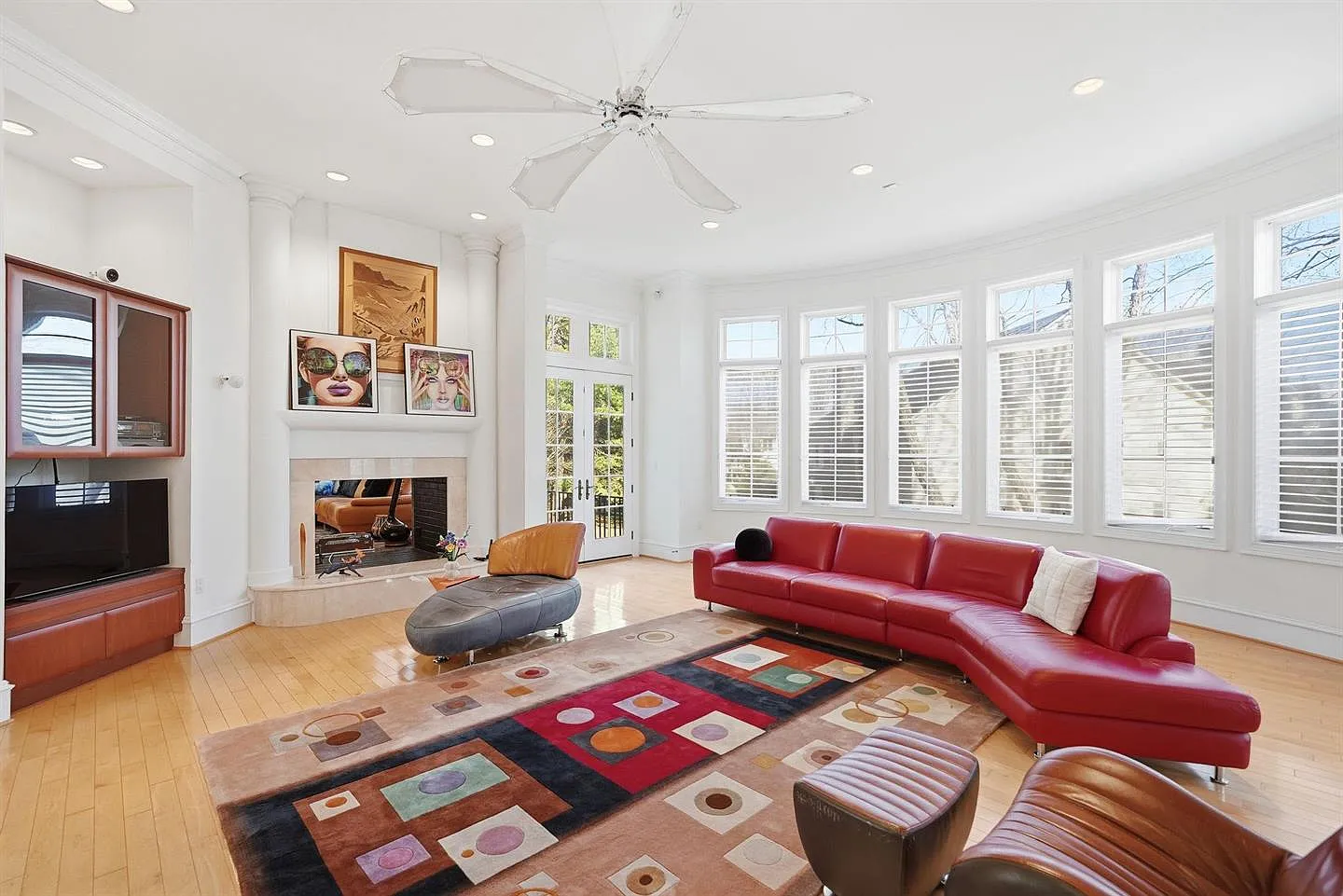 6 bed, 6320 sqft, $15,000 — Photo 3