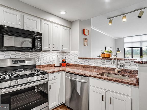 4th image of 4480 Market Commons Dr Unit 412