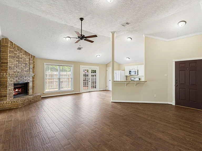 21435 Deerhaven Dr — Photo 1