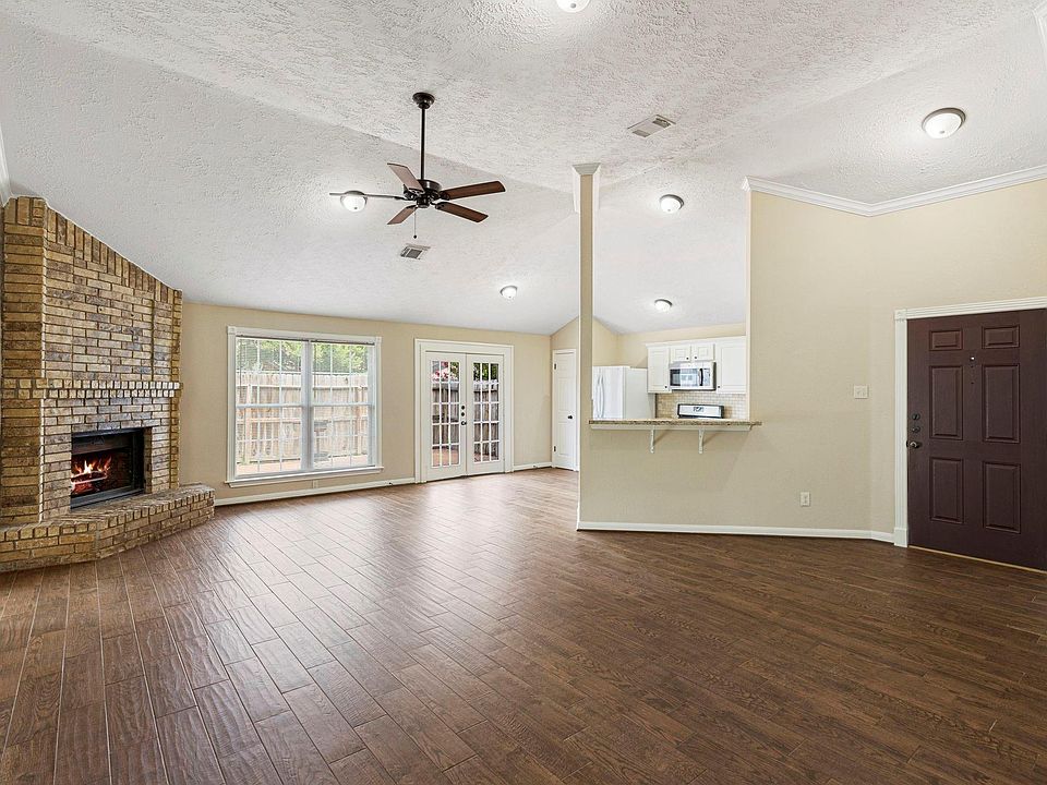 1st image of 21435 Deerhaven Dr