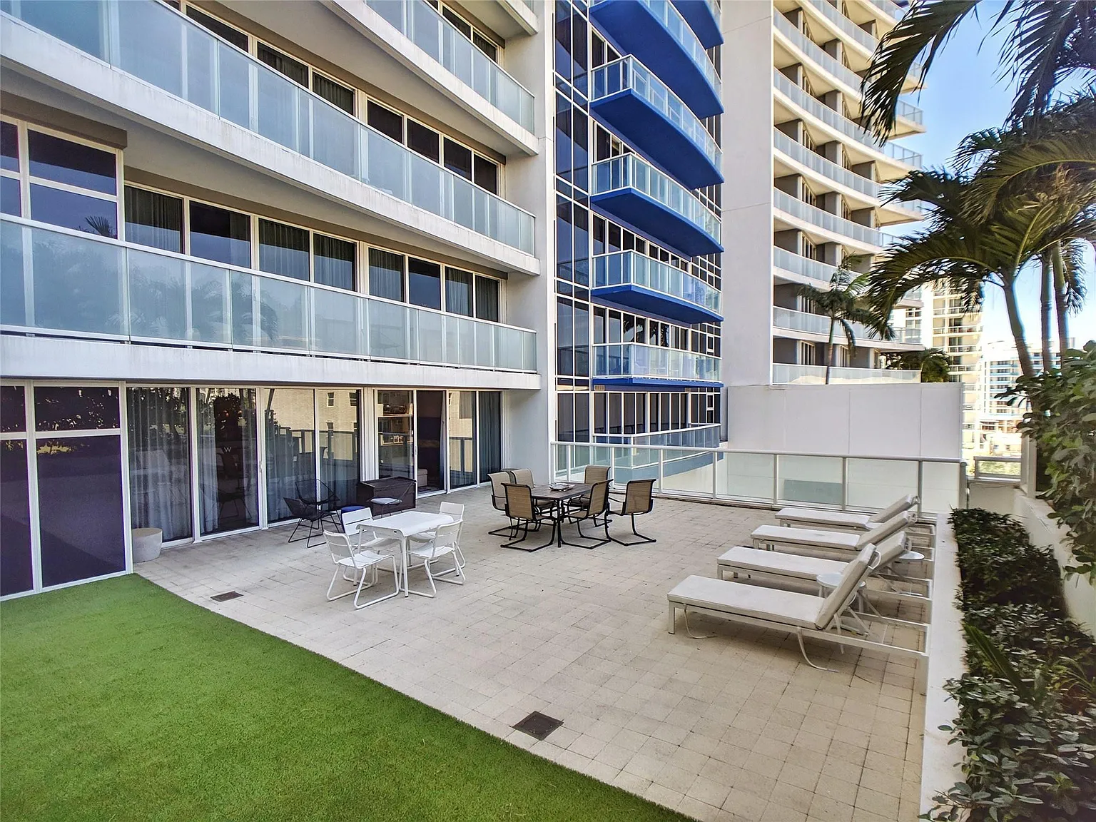 2 bed, 2.0 bath, 1255 sqft, $7,950 — Photo 3