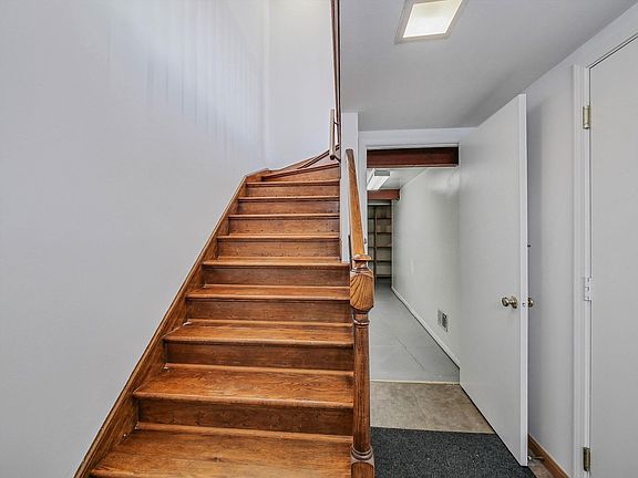 3rd image of 1986 Brighton Ln