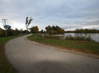 907 Gates St, Aurora, IL 60505