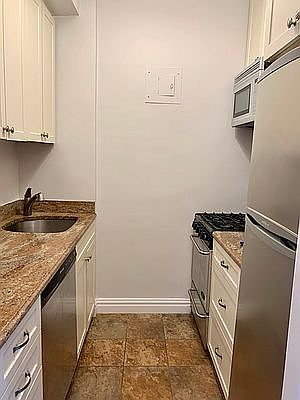 3rd image of 240 E 76th St APT 17-S