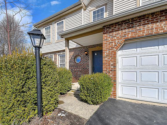 3rd image of 132 Rolling Meadow Ct