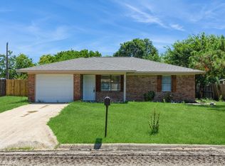 122 Southmeadow Dr, Sanger, TX 76266