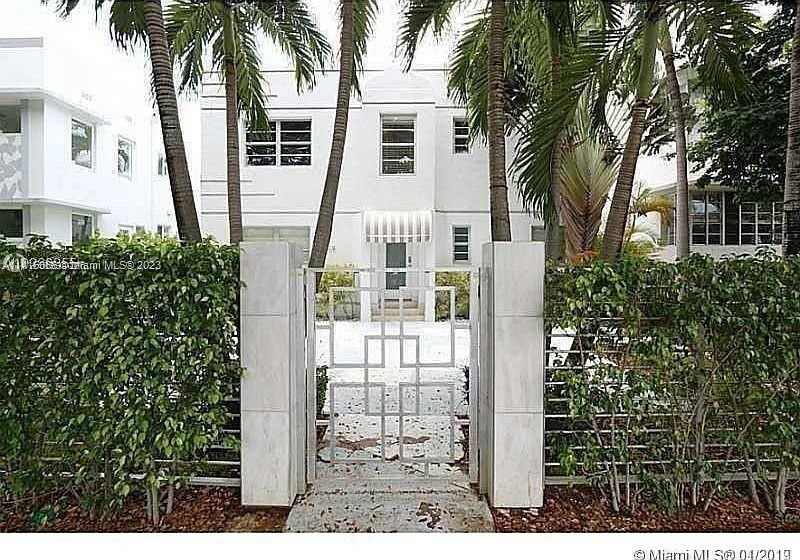 1st image of 928 Jefferson Ave #2