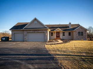 7753 N Crestview Rd, Stillman Valley, IL 61084