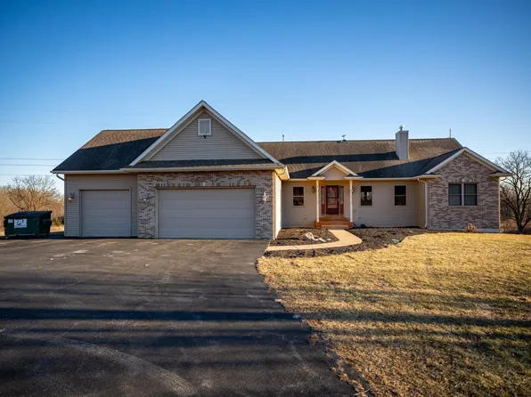 7753 N Crestview Rd, Stillman Valley, IL 61084