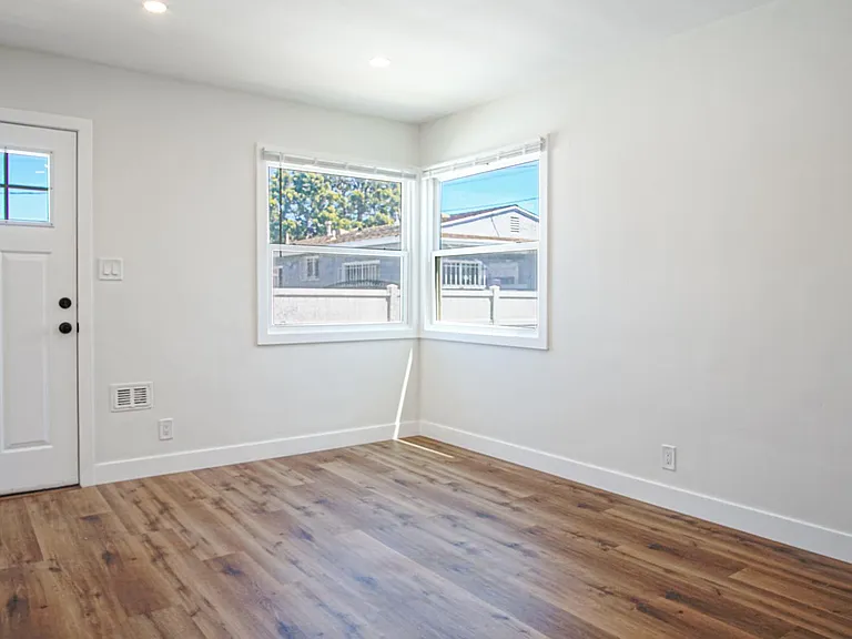 4525 W Broadway — Photo 16