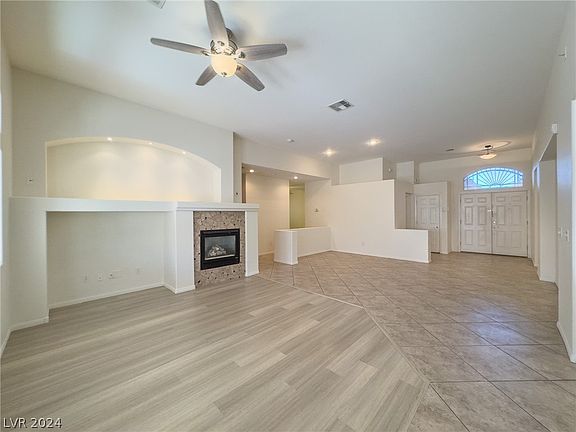 3rd image of 72 Cabana Blanca St