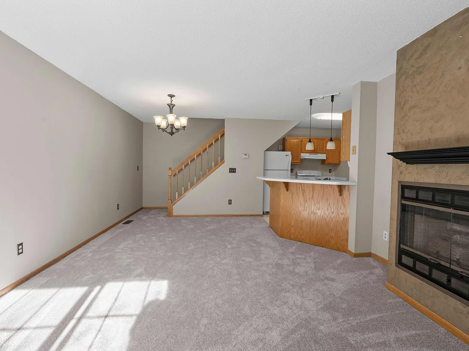 2 bed, 1080 sqft, $1,700 — Photo 2