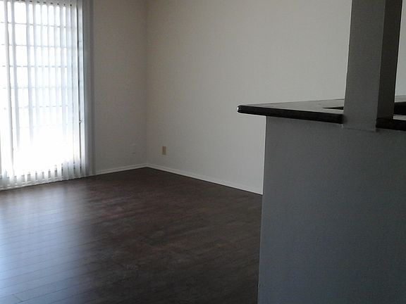 2nd image of 1124 N Clark St APT 7