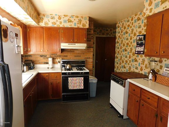 4th image of 346 Golden Ave