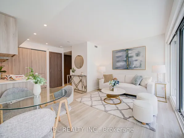 17 Bathurst St #902, Toronto, ON M5V 2N9