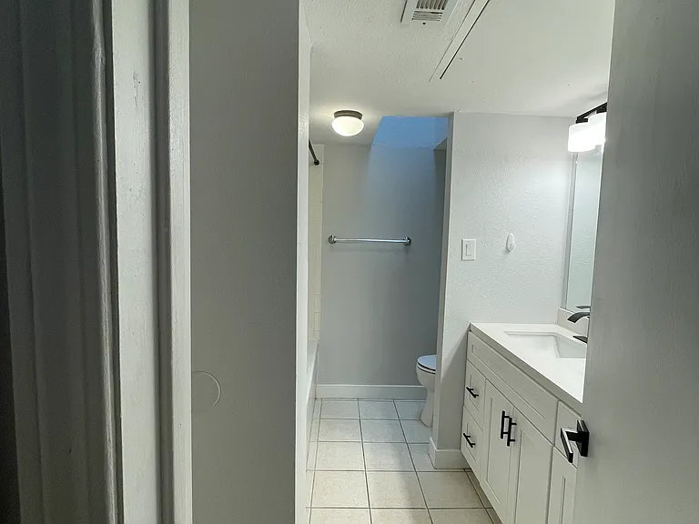 332 W Harwood Rd #B — Photo 23