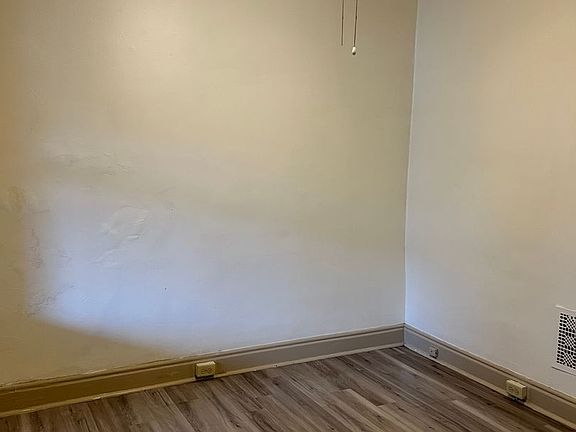 3rd image of 20 1/2 Belview Ave
