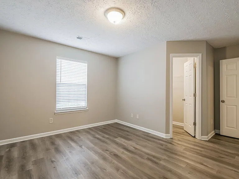 1304 Ivey Pointe Dr — Photo 15