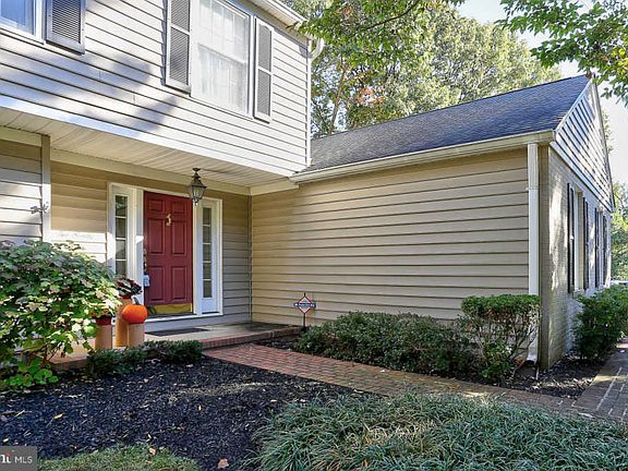 3rd image of 290 Oak Ct