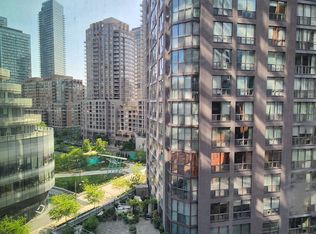 8 Wellesley St W #802-C01, Toronto, ON M4Y 1E7