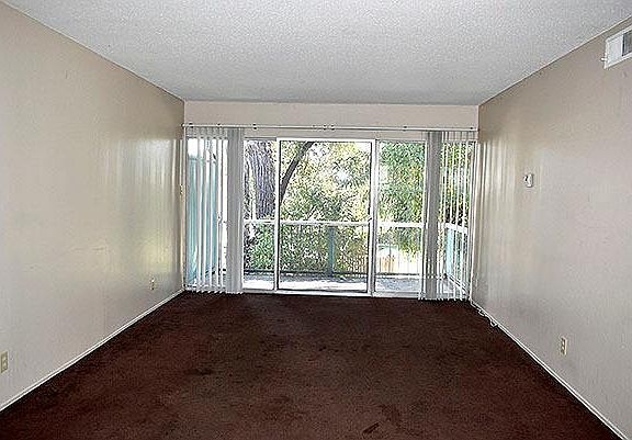 2nd image of 844 Mariposa St