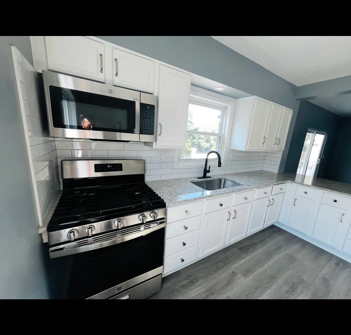 3 bed, 1.5 bath, 936 sqft, $1,900 — Photo 3