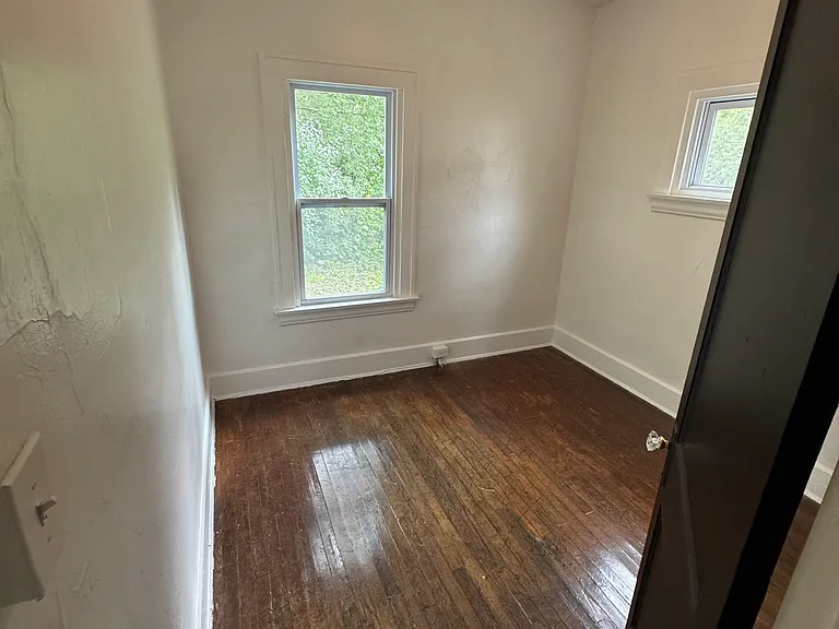 2925 E 128th St #1 — Photo 3