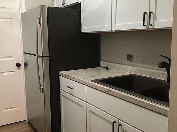 3rd image of 1426 E Stonehenge Dr