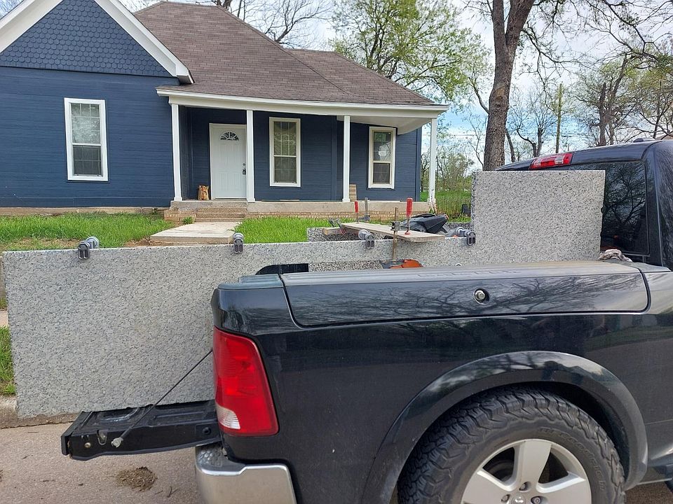 1st image of 1009 E Oleander St