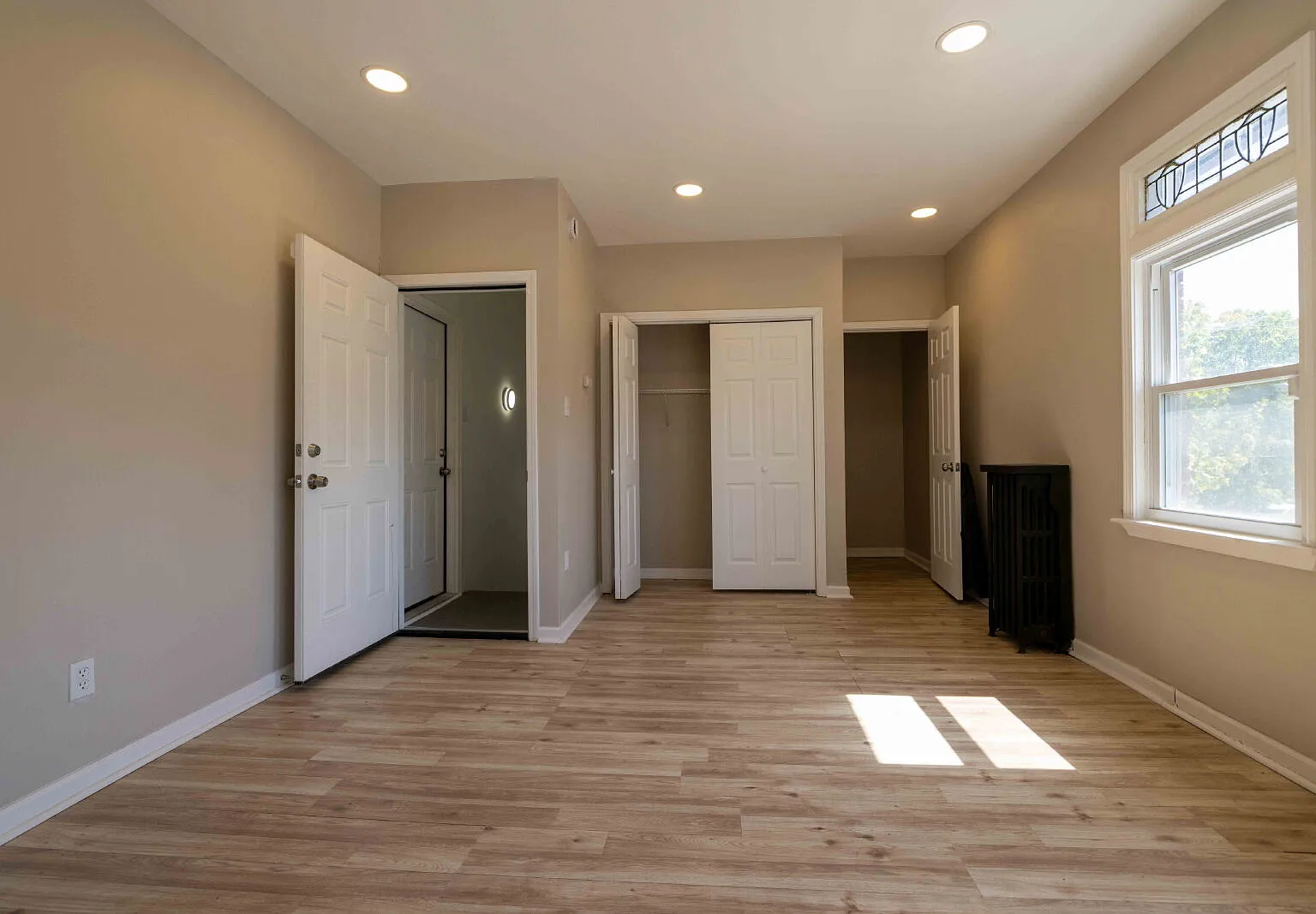 2 bed, 1.0 bath, $950 — Photo 4