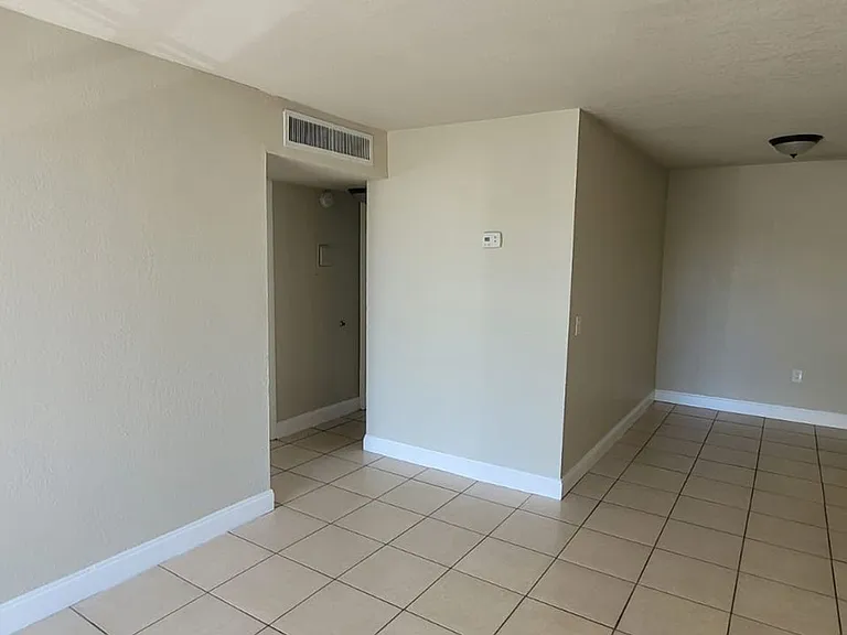 South Dale Villas — Photo 13