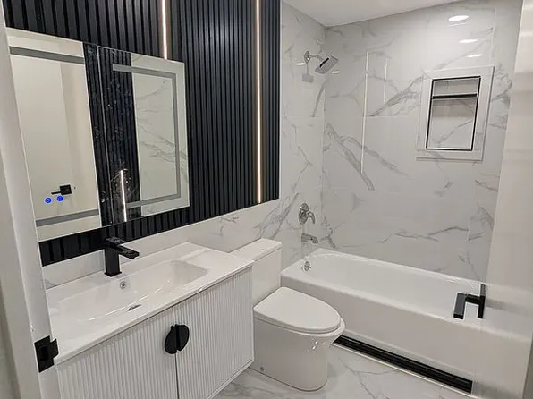 1740 Harmon Cove Tower, Secaucus, NJ 07094
