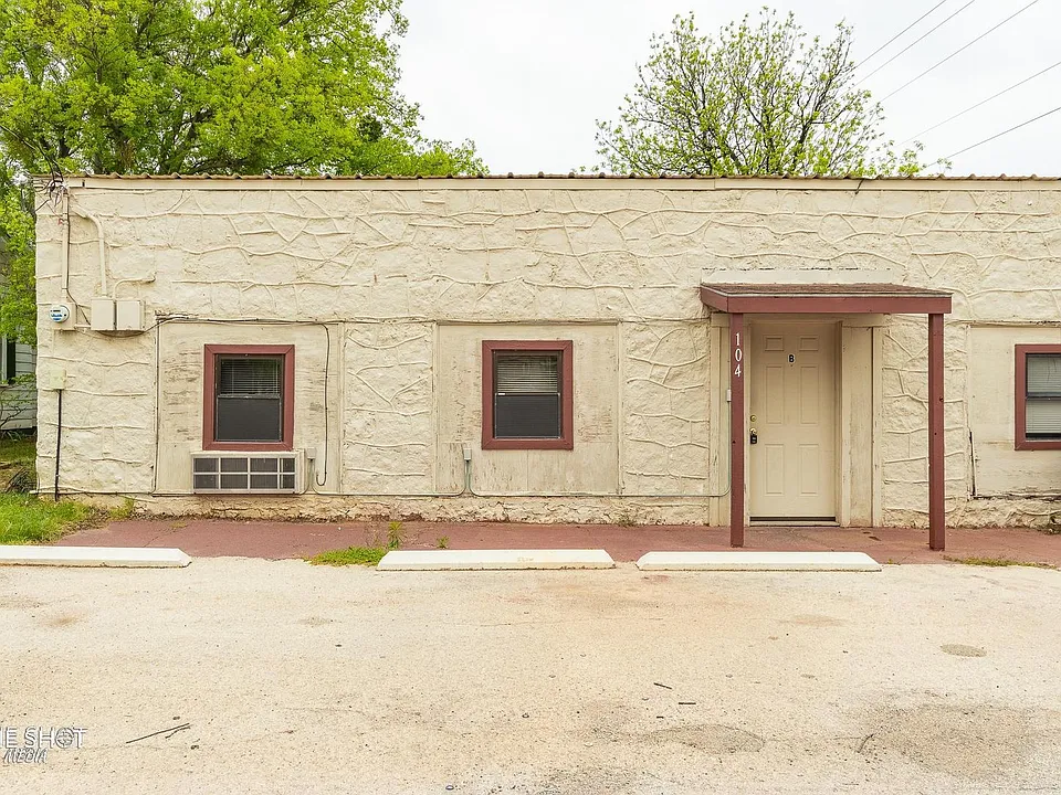 104 College Dr #B
