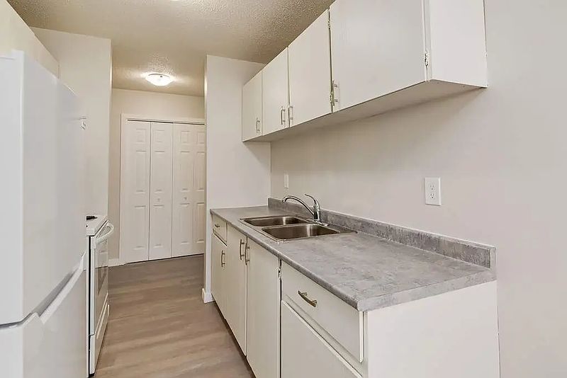Edmonton Apartment for rent - 2 Bedrooms — photo 3