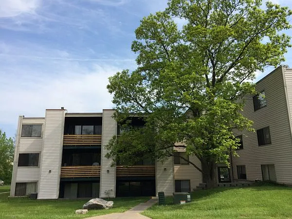 Greenwich Manor Apartments — Photo 8