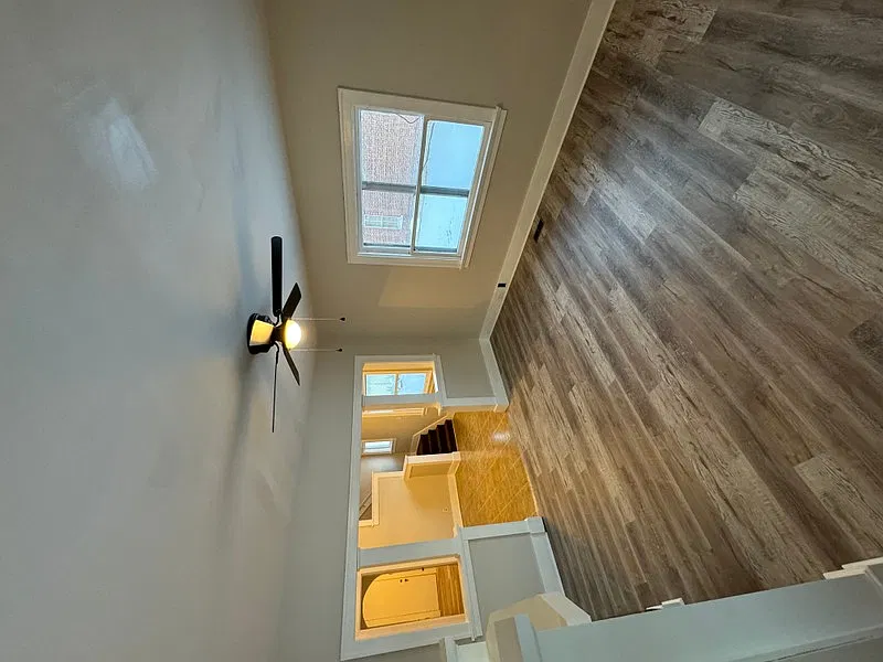 3 bed, 1.0 bath, 2576 sqft, $950 — Photo 1