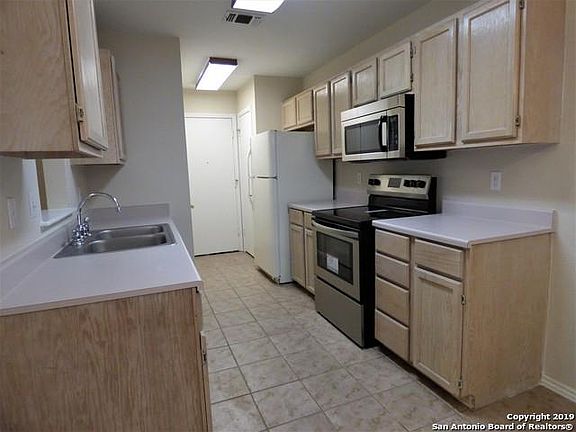 3rd image of 6314 Club Oaks St