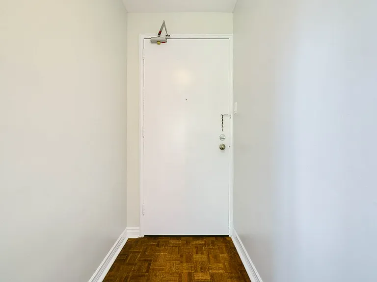 160 Balmoral Ave #1 — Photo 12