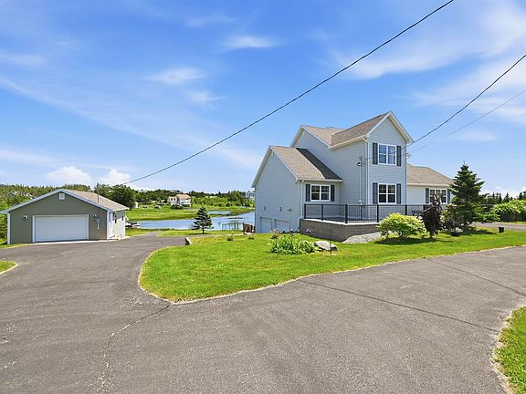 2nd image of 118 Spruce Ct