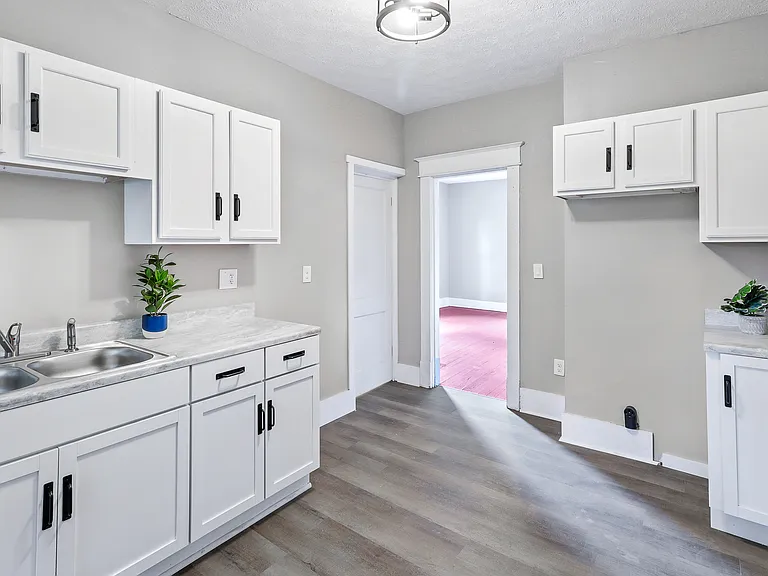 2522 Wilson Ave — Photo 2