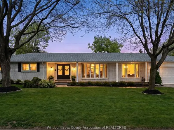 2466 Curry Ave, Windsor, ON N9E 2S5