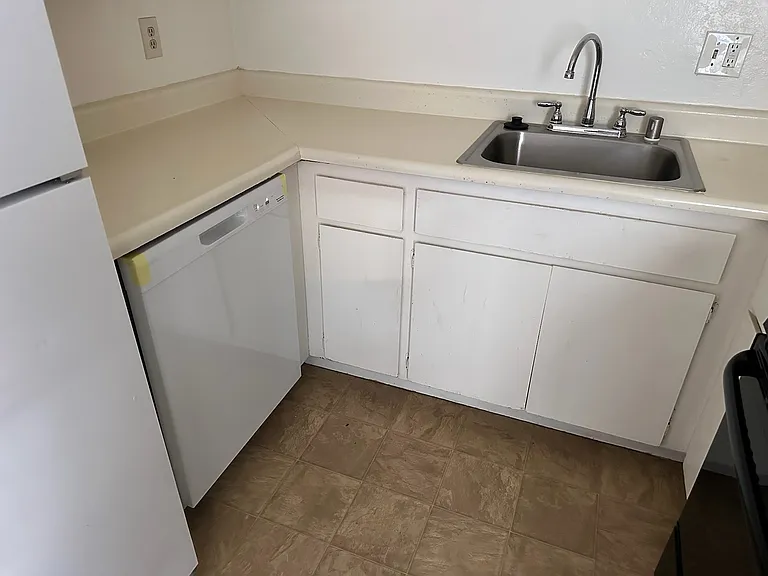 2223 Edison Ave #5 — Photo 4