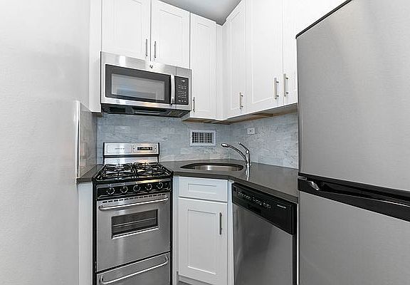 3rd image of 65 W 55th St APT 7K