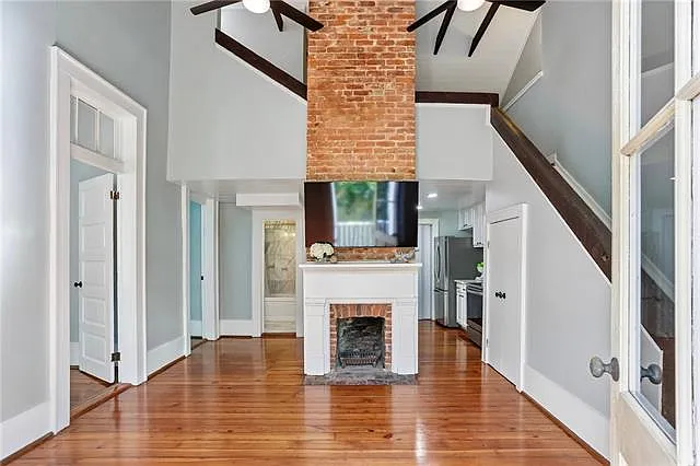 3 bed, 2.0 bath, 1209 sqft, $2,495 — Photo 3