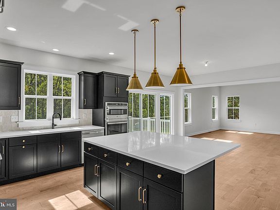 5th image of 4488 Continental Dr