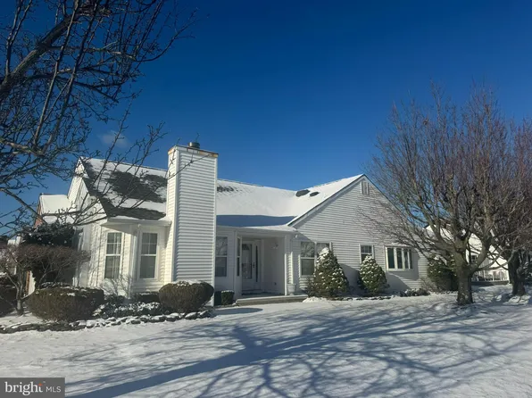 17 Cardigan Dr, Toms River, NJ 08757