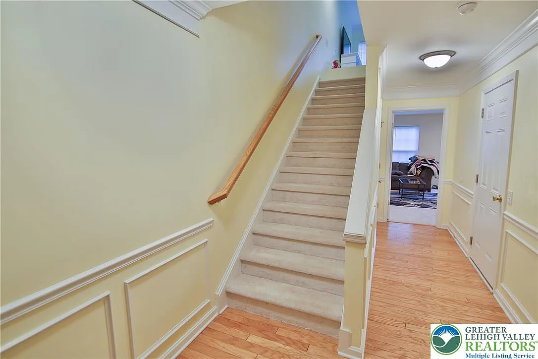 4 bed, 2.5 bath, 2032 sqft, $2,650 — Photo 4