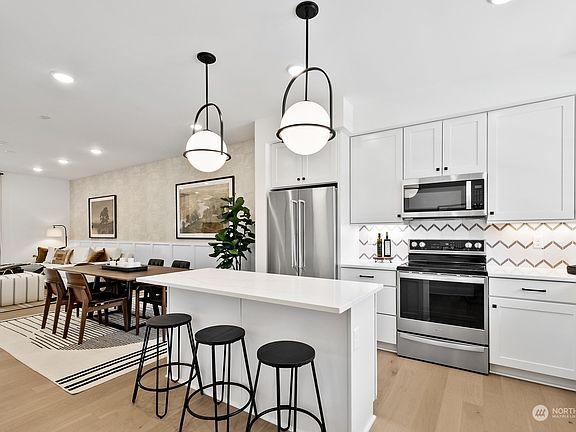 3rd image of 1206 Boulder Way SE #602
