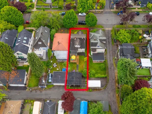 423 E 37th Ave, Vancouver, BC V5W 1E8